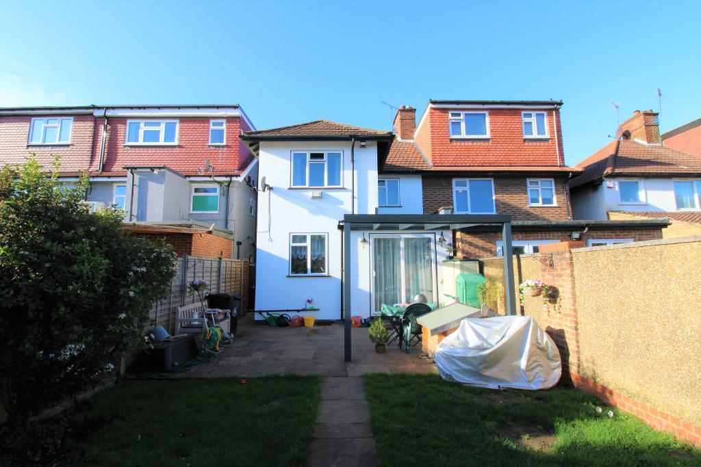 4 Bedroom SemiDetached House For Sale in Sipson Road, West Drayton