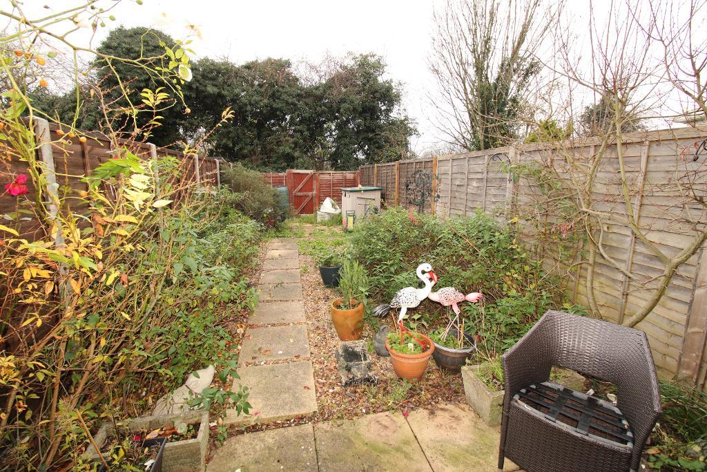 2 Bedroom Terraced House For Sale in Hubbards Close, Uxbridge