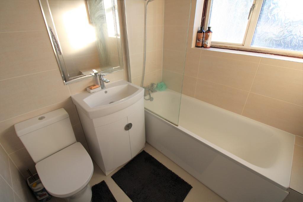 3 Bedroom SemiDetached House For Sale in Sipson Lane, Harlington