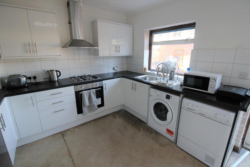 3 Bedroom SemiDetached House For Sale in Sipson Lane, Harlington
