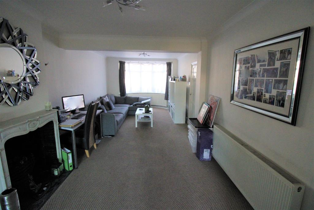 3 Bedroom SemiDetached House For Sale in Sipson Lane, Harlington