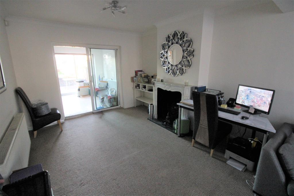 3 Bedroom SemiDetached House For Sale in Sipson Lane, Harlington