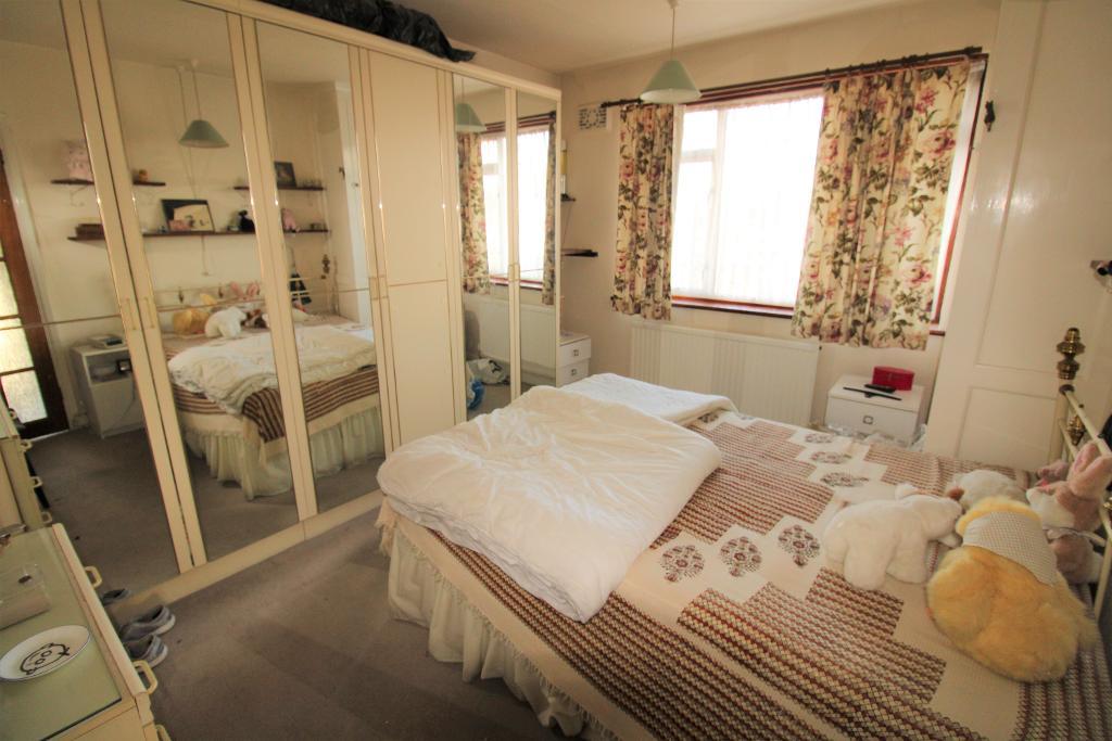 3 Bedroom SemiDetached House For Sale in Windsor Avenue, Hillingdon