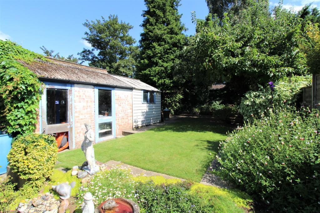 2 Bedroom SemiDetached House For Sale in Royal Lane, Hillingdon, UB8