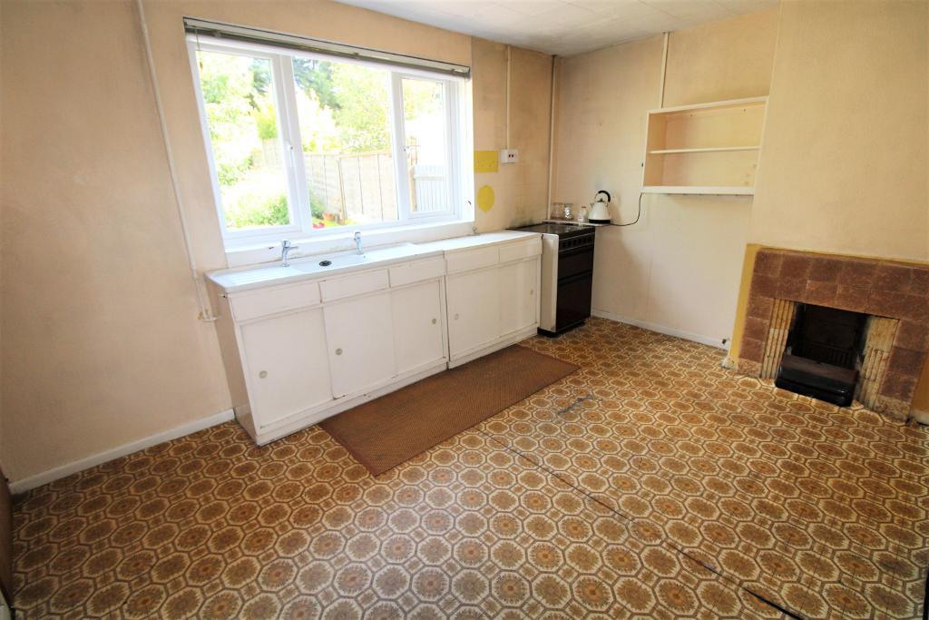 2 Bedroom SemiDetached House For Sale in Royal Lane, Hillingdon, UB8