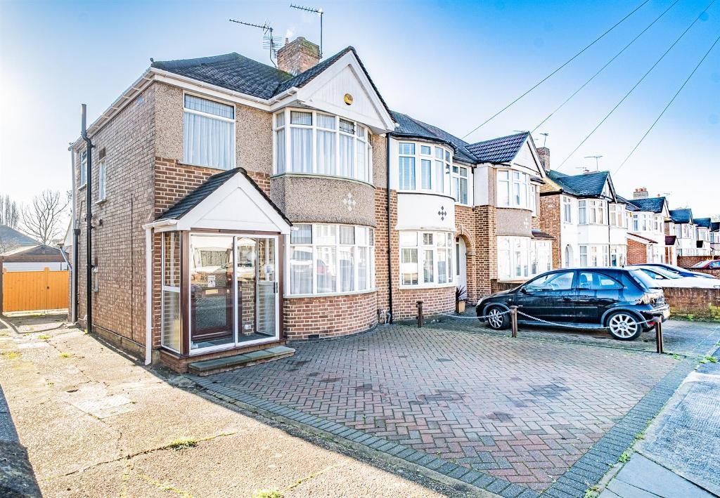 Glamis Crescent, Hayes, Middlesex, UB3 1QB