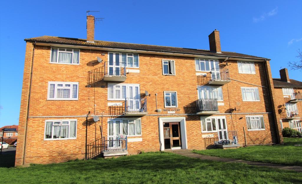 2 Bedroom Flat To Let in Owen Court, Owen Road, Yeading, UB4 9JZ