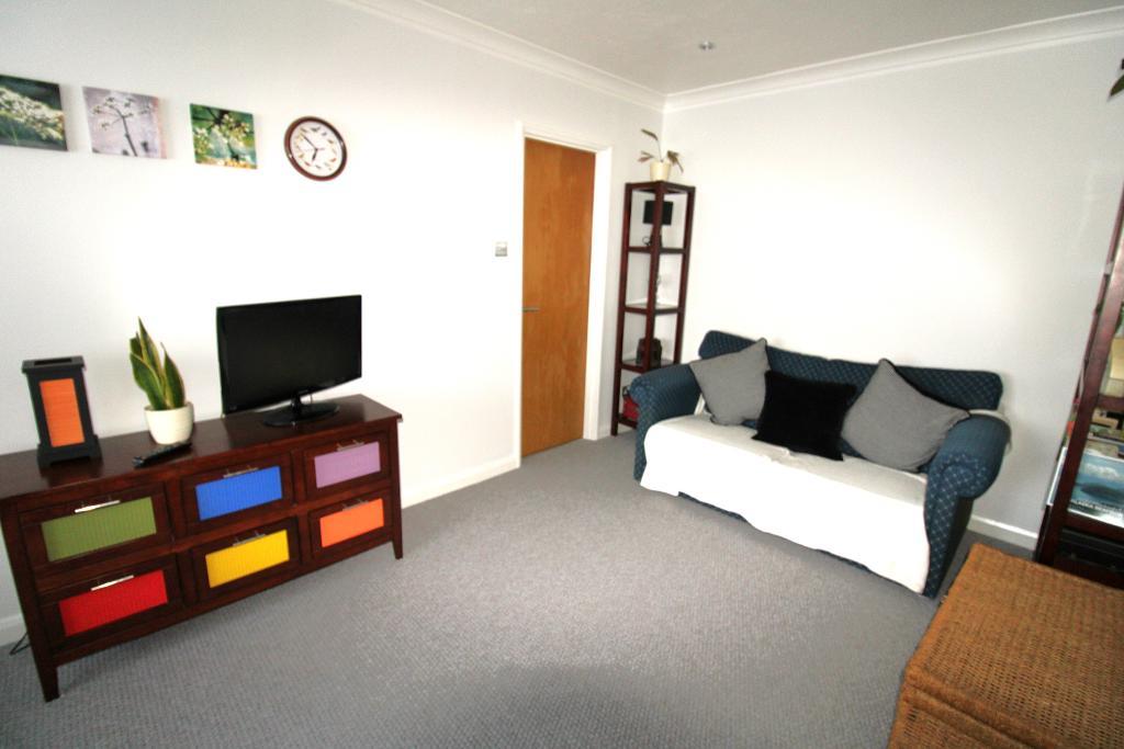 Flat For Sale in Brendon Close, Harlington, UB3 5NH Charrison Davis