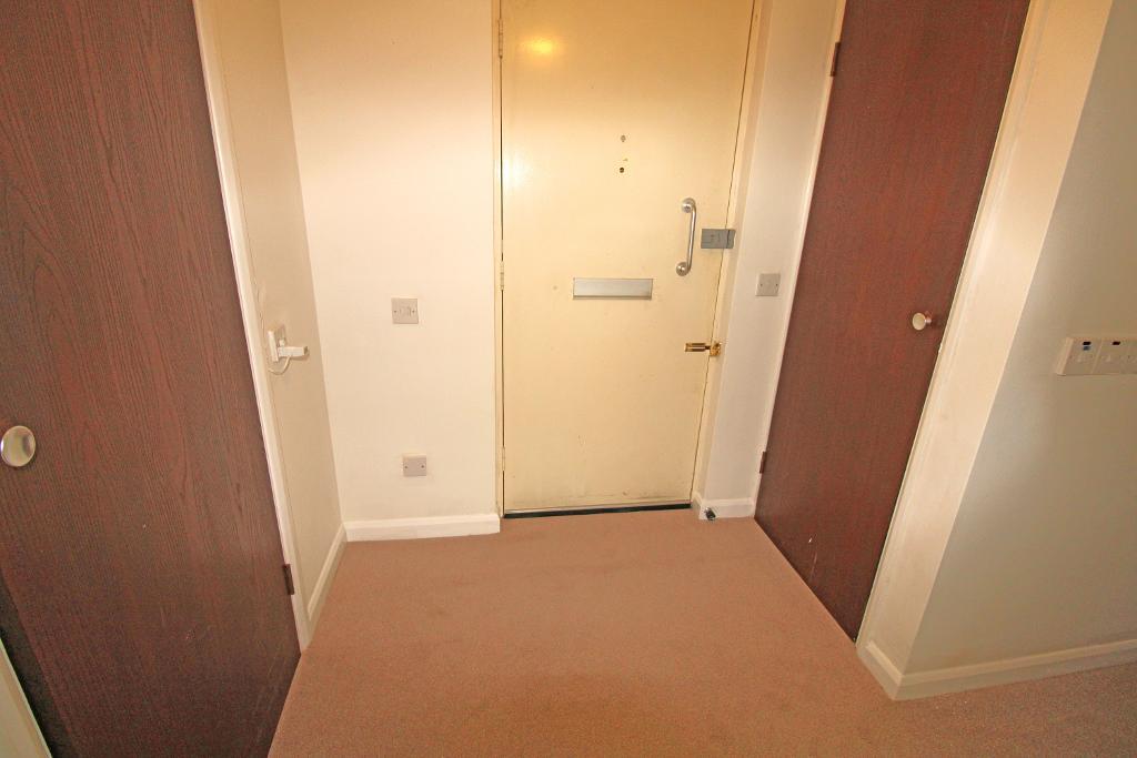 1 Bedroom Flat For Sale in Lodge Drive, Hayes, Middlesex, UB4