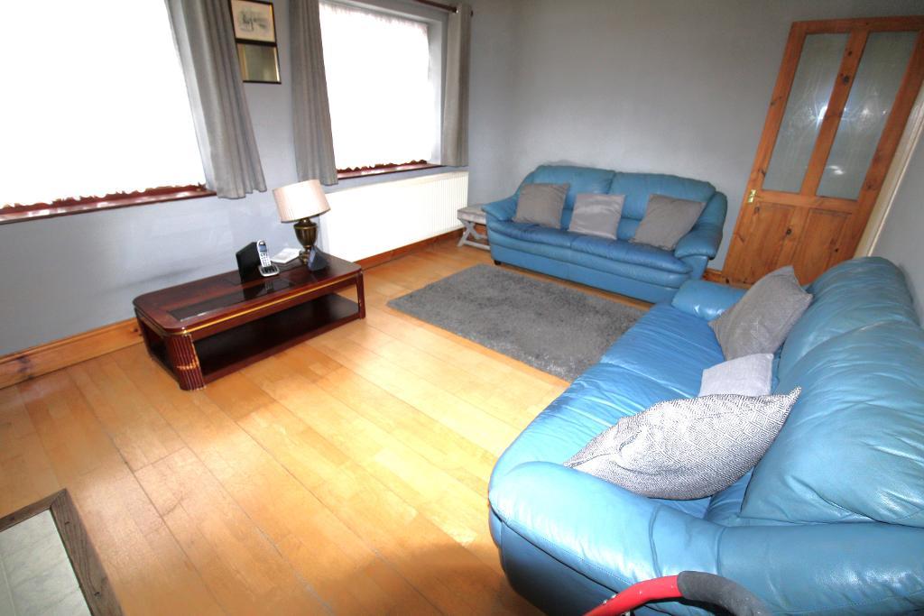 3 Bedroom SemiDetached House For Sale in Marvell Avenue, Hayes, UB4
