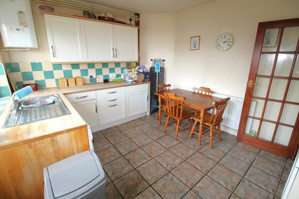 3 Bedroom SemiDetached House For Sale in Marvell Avenue, Hayes, UB4
