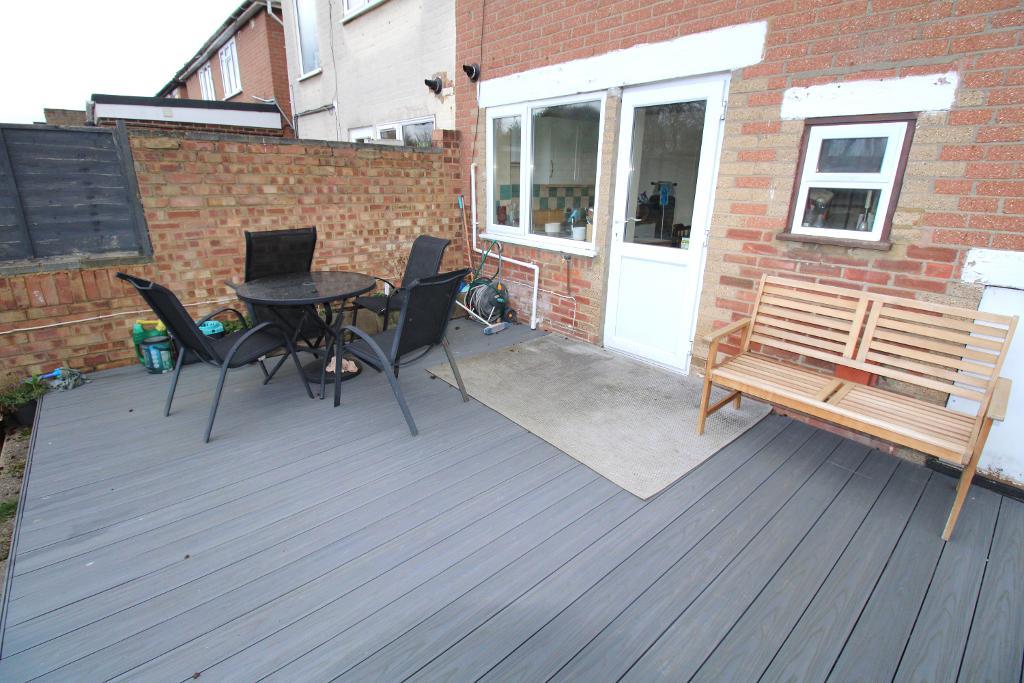 3 Bedroom SemiDetached House For Sale in Marvell Avenue, Hayes, UB4