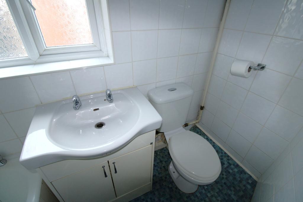 3 Bedroom SemiDetached House For Sale in Marvell Avenue, Hayes, UB4