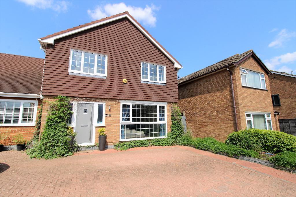 Three Oaks Close, Ickenham, UB10 8DU