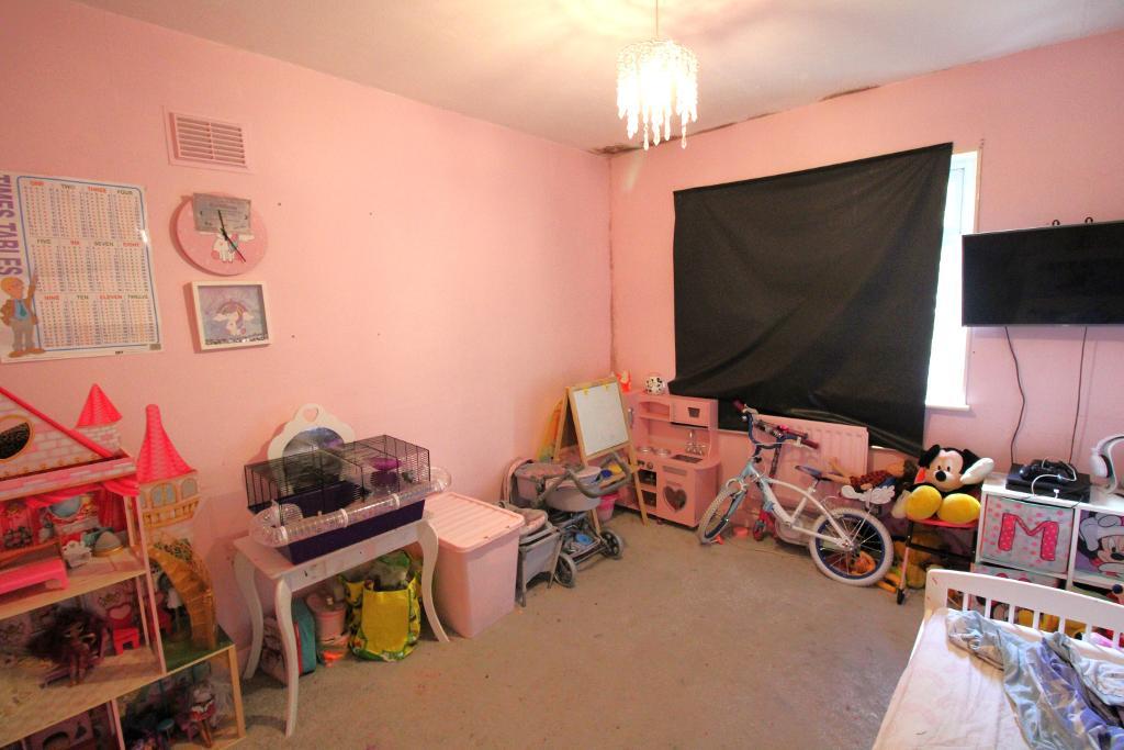 2 Bedroom Flat For Sale in West End Lane, Harlington, UB3 5LU