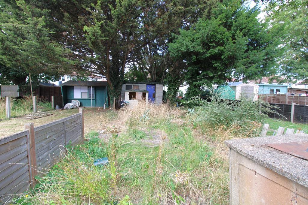 2 Bedroom Flat For Sale in West End Lane, Harlington, UB3 5LU